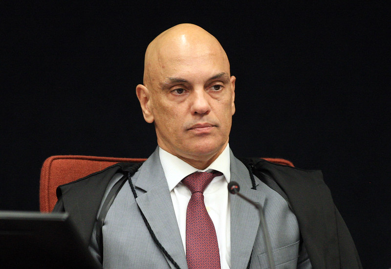 Democracia também está em risco com Alexandre de Moraes
